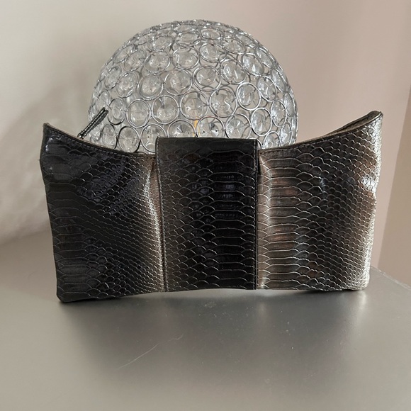 EXPRESS Snake Print Clutch - Picture 2 of 5